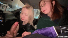 Дал в рот двум украинским студенткам в машине